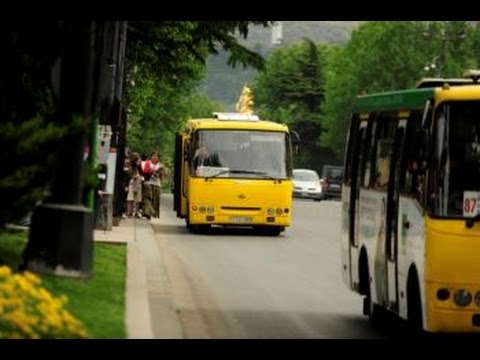 ისანში მომხდარი ავარიის კადრები - ავტობუსი 20 მგზავრით